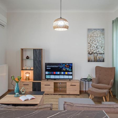Acropolis View Apt In Koukaki Athena Bagian luar foto