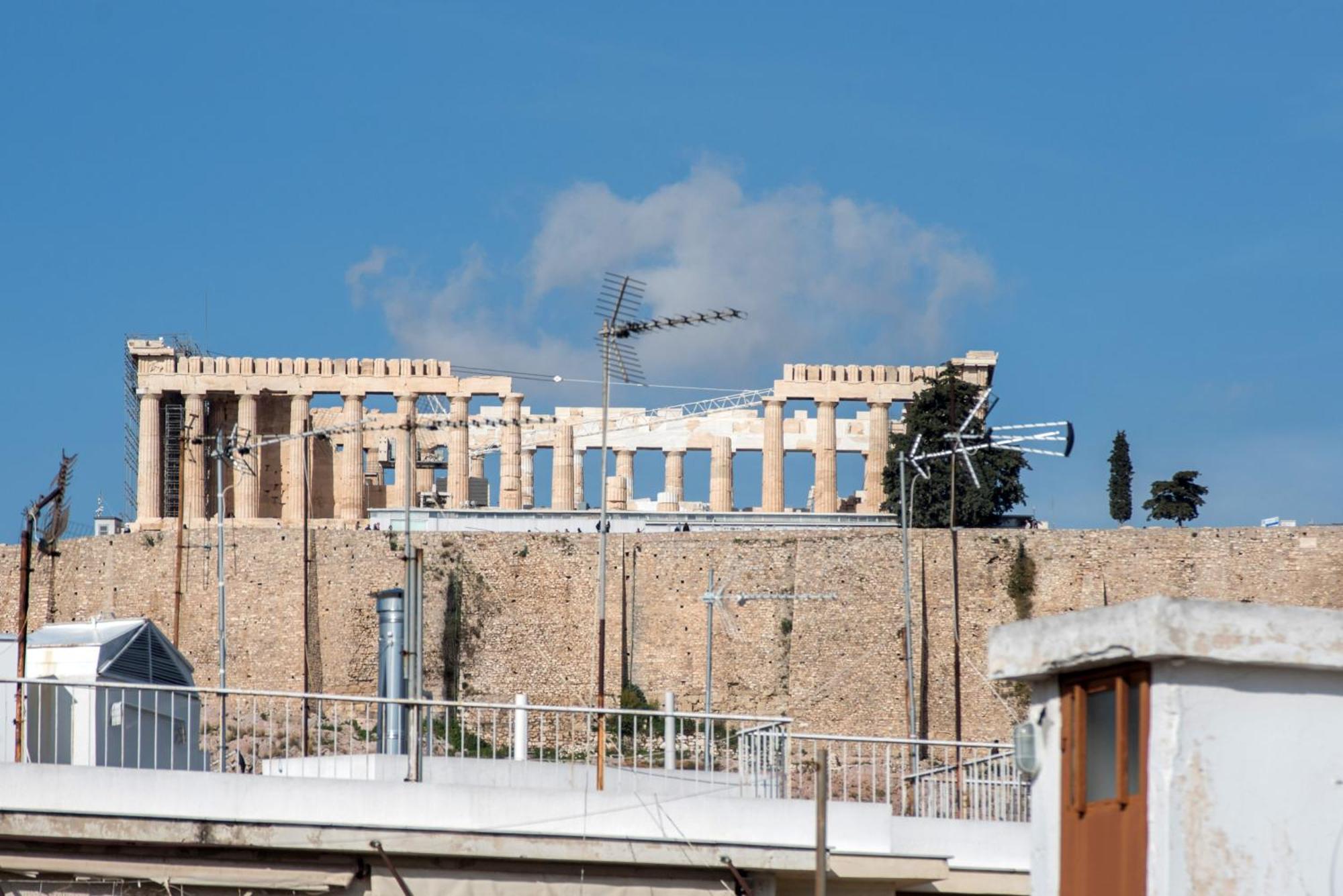 Acropolis View Apt In Koukaki Athena Bagian luar foto